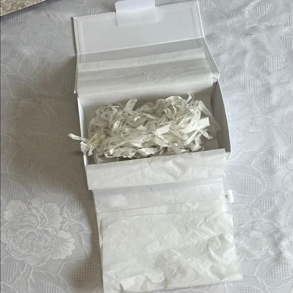 Dior Luxurious White and Gold Set - Picture 6 of 9